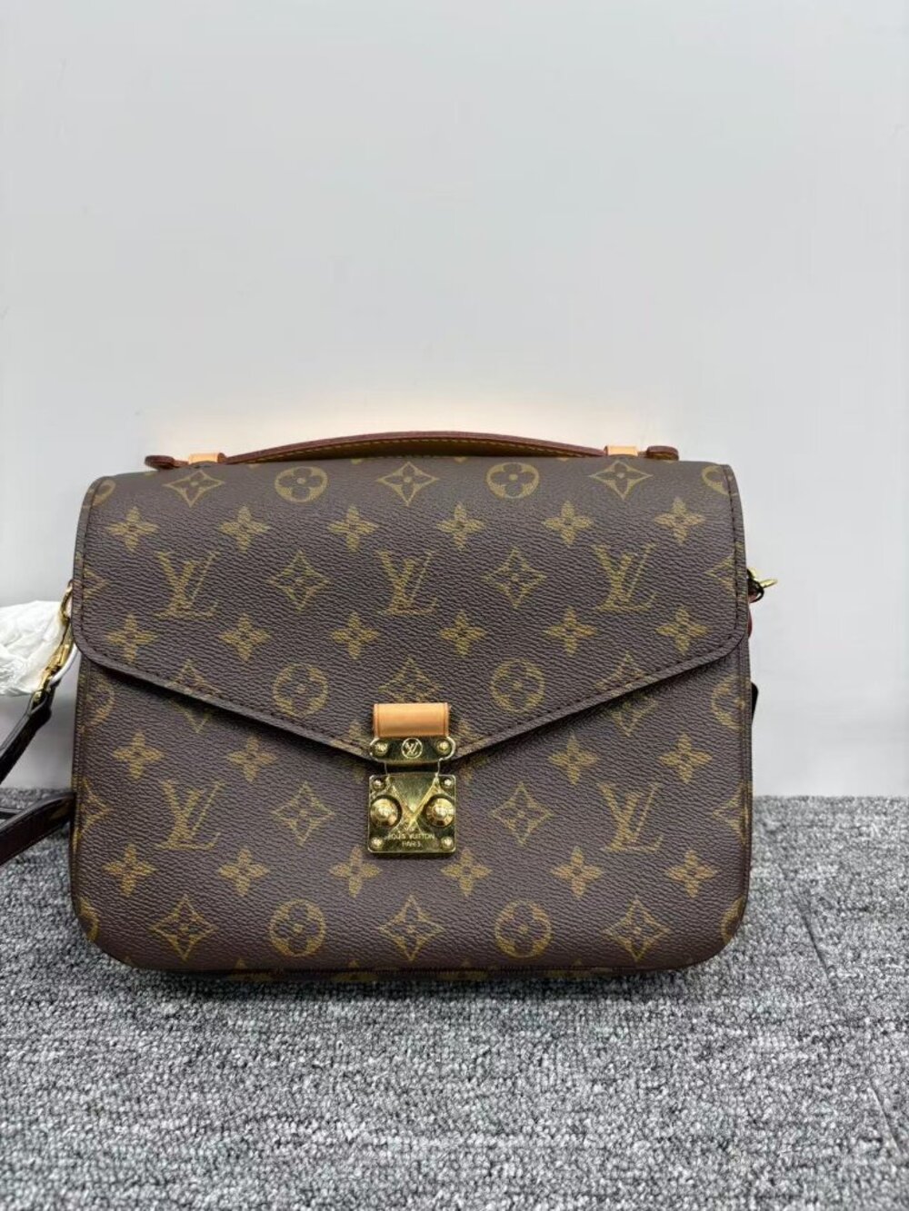 LOUIS VUITTON Metis Pochette Shoulder Bag